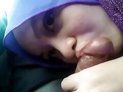 Blowjob Hijab Girlfriend In The Camper