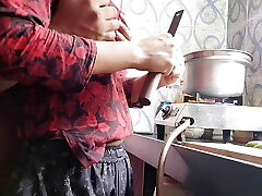 Kitchen me bhabhi ji ko pain se lund ka maja diya devar ne