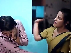 भारतीय बेब उसे बिल्ली छूत