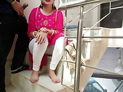 Indian timid kamwali Plumbed hard by her Landlord Kamwali ke sath Outdoor Masti lagging utar kar zabardast gaand chodi hindi