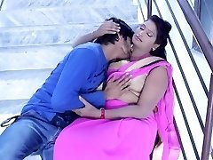 भाभी और पड़ोसी का आनंद ले रहे