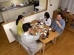 la familia de un amigo folla a un adolescente