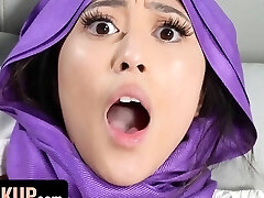 Hijab Hookup - Muslim Damsel Alexia Anders Pleasures Her Boyfriend And Makes Him Cum On Her Arab Coochie