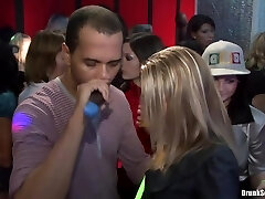 fiesta porno caliente en un club nocturno privado solo para mujeres