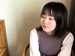 Amateur teen fingering unshaved pussy