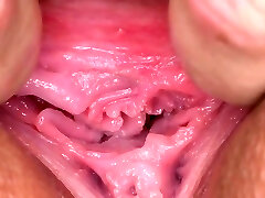 peculiar checa dama extiende su estrecho coño al negocio