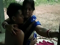 Chubby Aunty Sex In Forest!! Big Cock Thief Pummel And Make Her Cum!!!