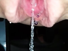 Big Cooter Lips Peeing