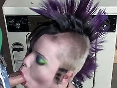 Punker Lady Auf Waschmaschine Gefickt