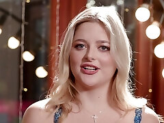 Solo blond enjoys with her coworkers in the backstage - Jill Taylor