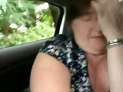 Chunky slut is giving me a nice oral pleasure in the car