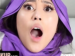 Hijab Hookup - Muslim Girl Alexia Anders Joys Her Boyfriend And Makes Him Cum On Her Arab Poon