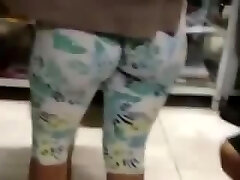 NOVINHA SEM CALCINHA NA ACADEMIA