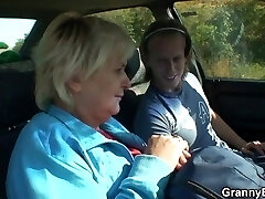 Hitchhiking granny giving head as a paycheck