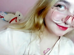 I show closed lips, neck, my fuck holes, nipple