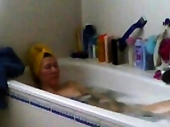 mummy masturbates in bath