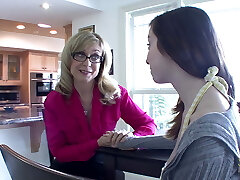 Slow, sensual and precise – Nina Hartley has lesbian sex in Sixty Nine stance