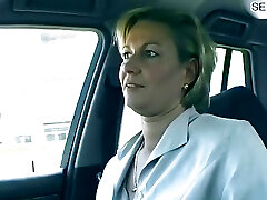 Mature German bitch nails dildo in nature