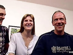 Cheating Ehemann beim Dreier mit dummer Freundin und Fremden Deutsch