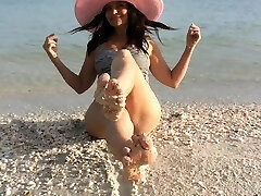 Domina Paulina Worship Her Grubby Feet