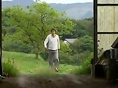 японская зрелая домохозяйка изменяет с диким человеком на складе