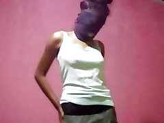 девушка, с которой можно подцепить и повеселиться