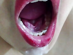 Tamil Desi Stepmom Gets Stuck While Sweeping Under Bed When Stepson Screws & Huge Jizz Out Her Mouth