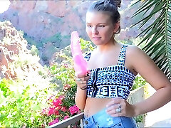 Poolside masturbation brings the glorious Melissa all that she needs