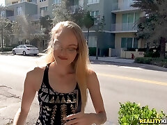 Nerdy Heather Hamilton gets talked into blowing a delicious pecker