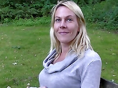 Crazy slut in the park recognized and squirted all over !!