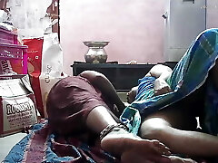 поцелуй индийской жены и показ моего большого члена