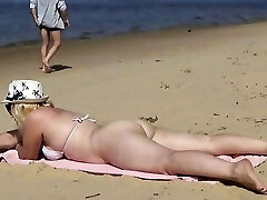 Mate a milf- beach blowjob