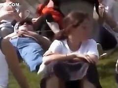 сидит компиляции под юбкой 