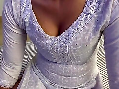 холи майн холи бхабхи ки чоли и жестко трахает ее