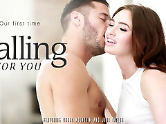 Джоди Тейлор и горы Данни в падении для Вас видео