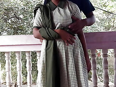 Desi ladaki ne zule par baitkar apane school professor ke sath kiya Ganda kam