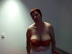 belle mature solo saggy boobies