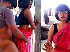 Makan Malkin ko Chodna Para - Indian Bhabi in Red Saree - Homemade Hindi Hookup Story