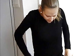 моя двоюродная сестра петра, натуральная блондинка с бритой киской, сделала