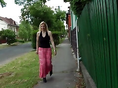 блондинка милфа с милой киской страдает от хлыста