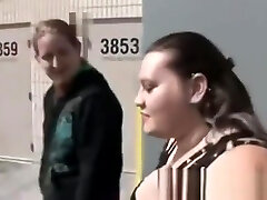 гот толстушки трахает незнакомец