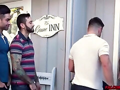 درو والنتینو و لوکاس لئون در خاتم و یک بار خاموش