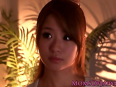 Japanese pussyeating milf seduces babe in shower