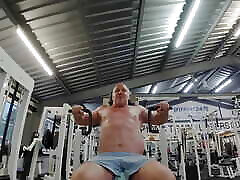 Fitness musclebear daddy bodybuilder Studio biceps strongman powerlifter