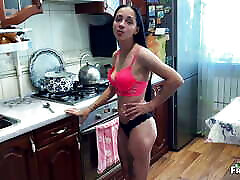 madrastra puede ayudar a su step sister makes brother slave a disparar trend hawk tuah