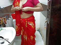 Bhabhi ko nahate waqt choda aur sath me nahaya