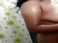 Romantic Couple Dance in Bathroom Sexy Aunty Big Ass Aunty Kolkata Aunty Local Aunty Pussy Aunty Big