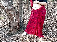 Horny Indian Housewife Cheating with Friend - Giving Deep Throat in ladies goes - Saree Sex