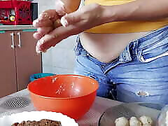 zmysłowa owłosiona kobieta w kuchni. sexy mama, teen butt injection cipki, duży tyłek, odkurzanie domu nago. bangladesh apor sex latynoski duże sutki