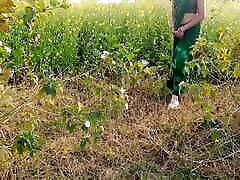 Ritu came to her elder stepsister&039;s place, walking on the fields on the pretext of full Hindi audio x video